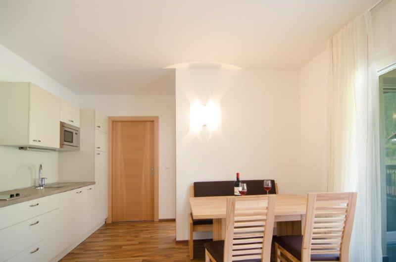 Garni Hotel Peterlinhof Caldaro Eksteriør billede
