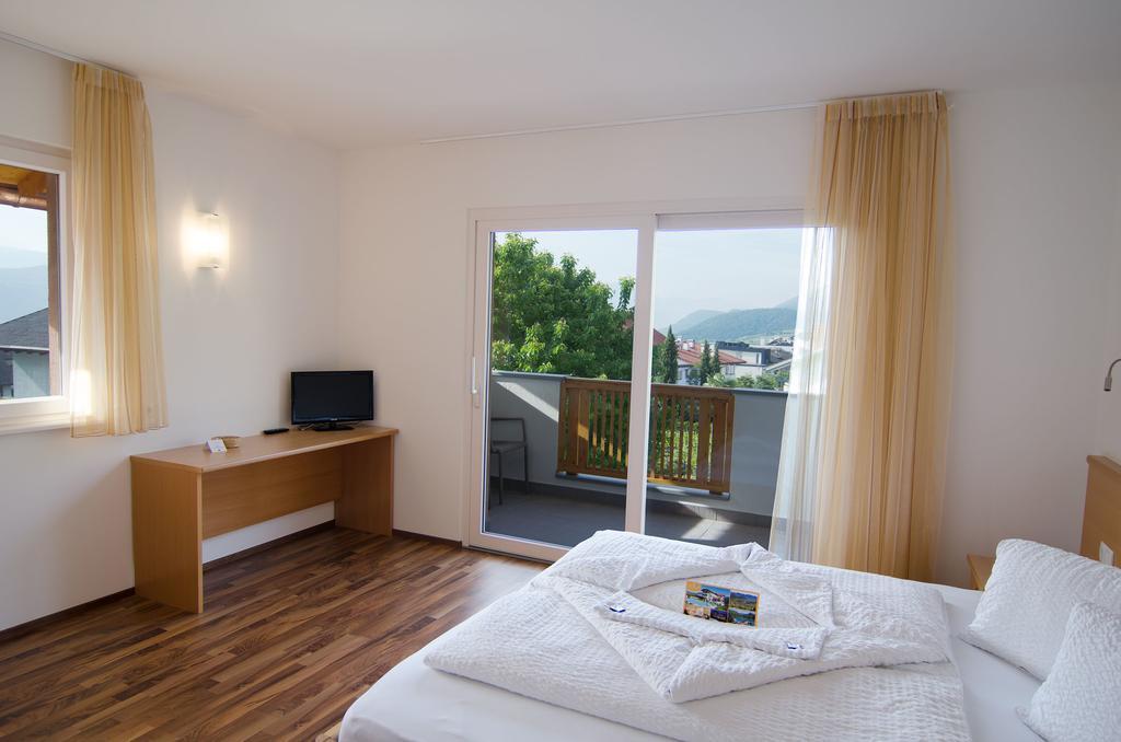 Garni Hotel Peterlinhof Caldaro Værelse billede