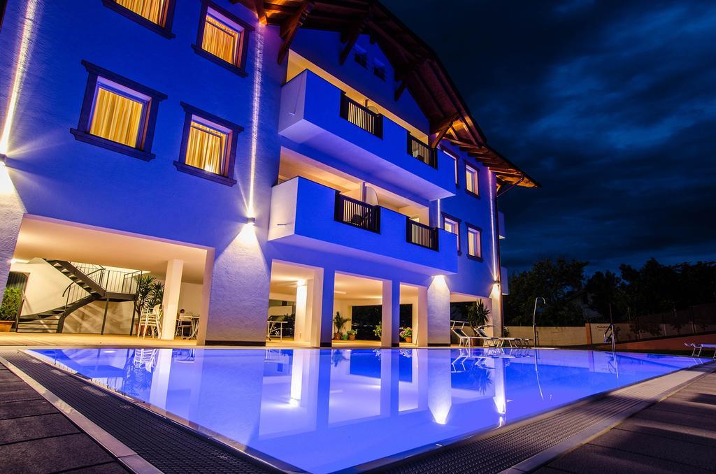 Garni Hotel Peterlinhof Caldaro Eksteriør billede