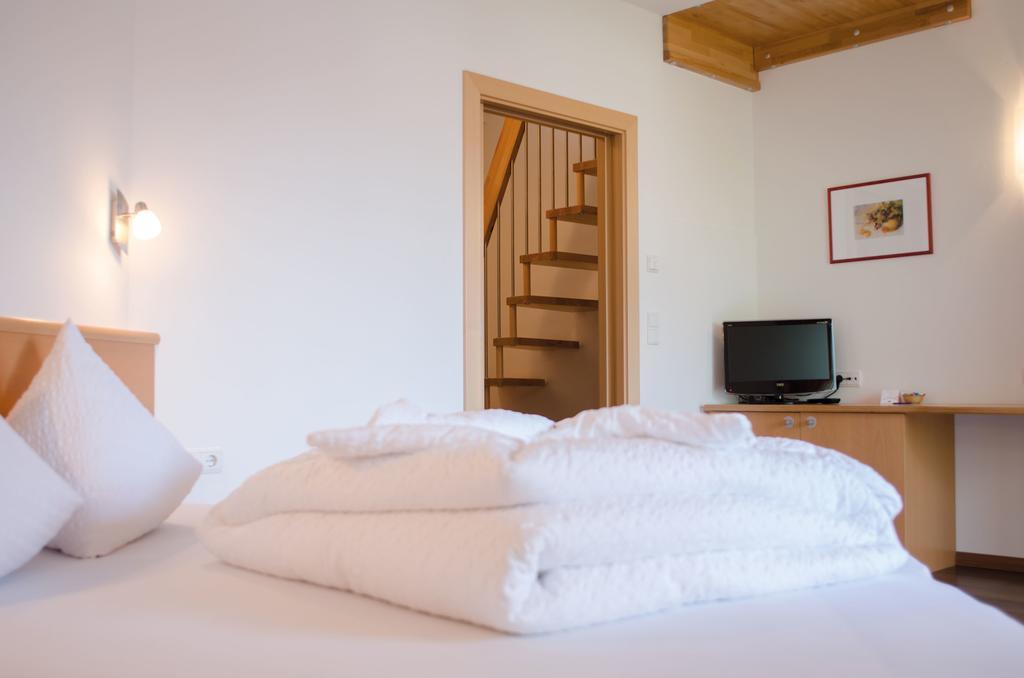 Garni Hotel Peterlinhof Caldaro Værelse billede