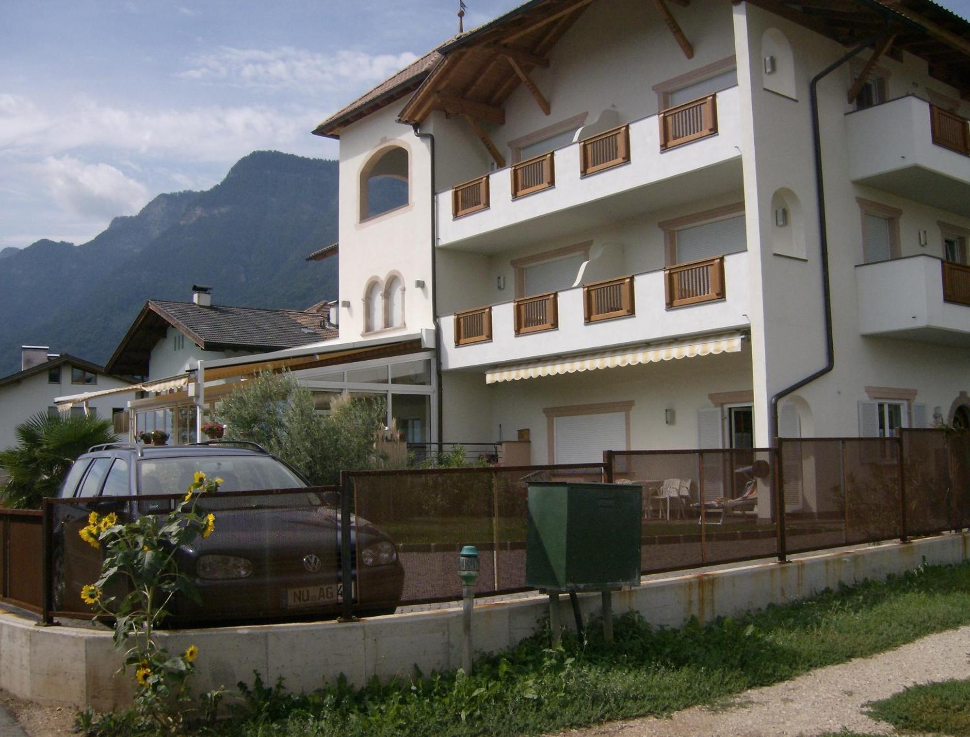 Garni Hotel Peterlinhof Caldaro Eksteriør billede