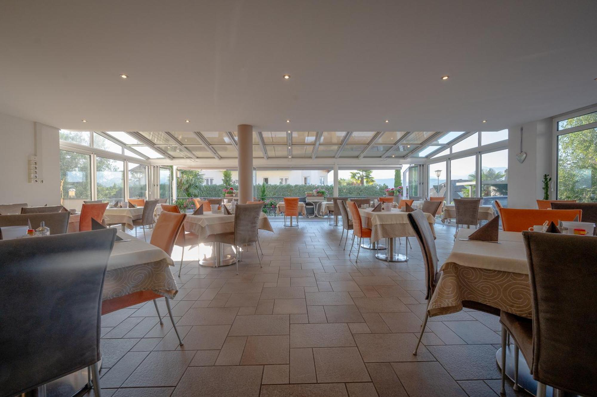 Garni Hotel Peterlinhof Caldaro Eksteriør billede