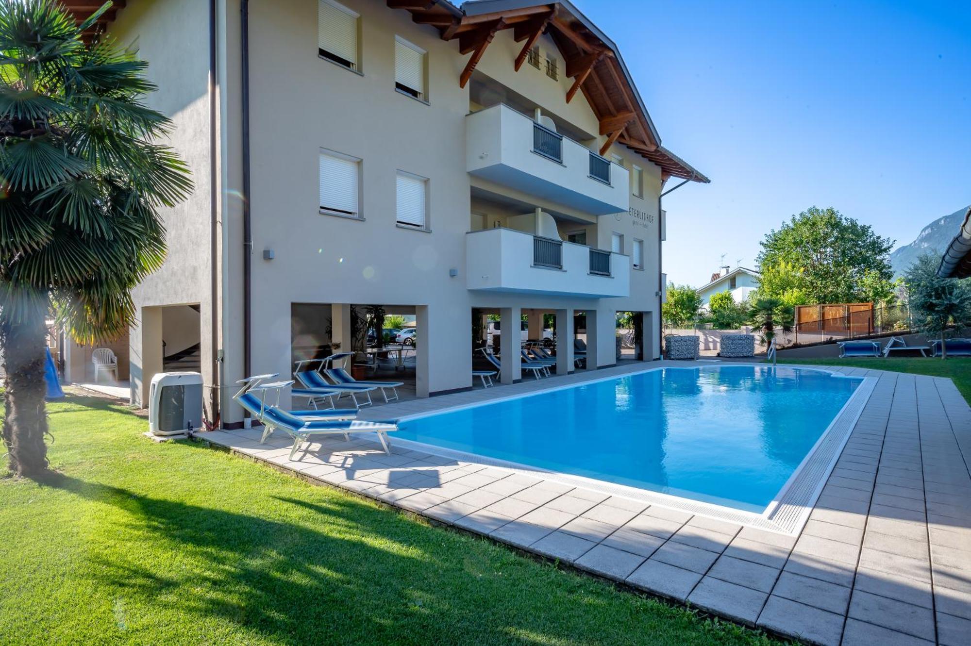 Garni Hotel Peterlinhof Caldaro Eksteriør billede