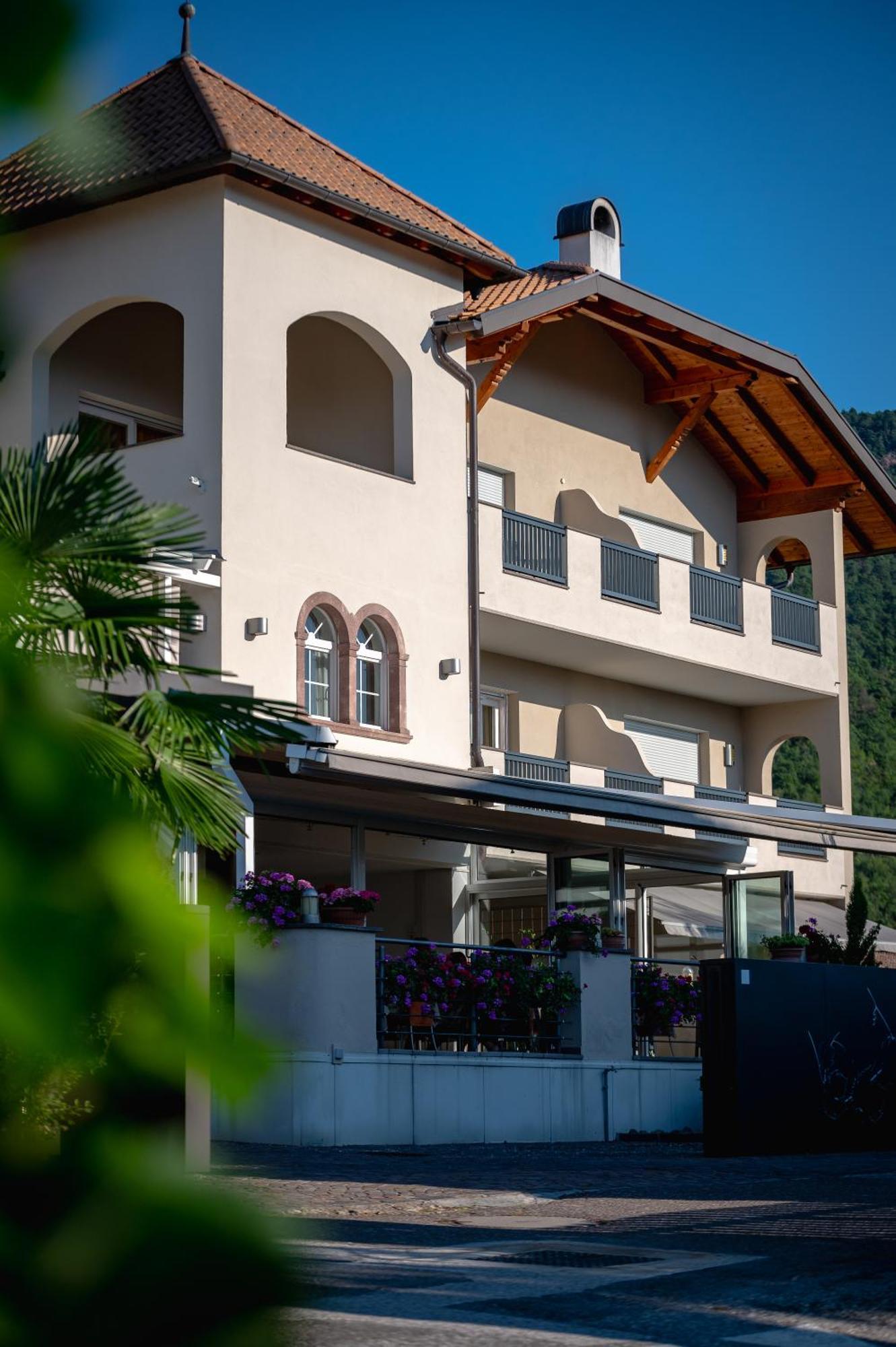 Garni Hotel Peterlinhof Caldaro Eksteriør billede