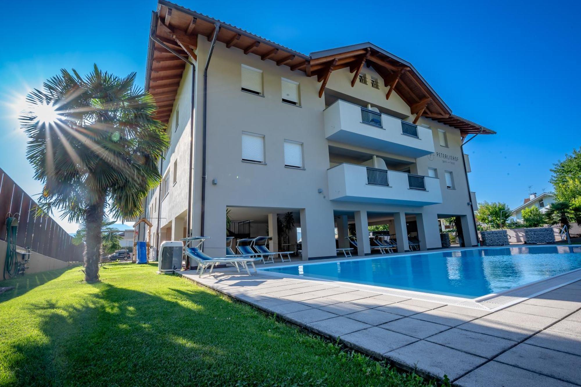 Garni Hotel Peterlinhof Caldaro Eksteriør billede