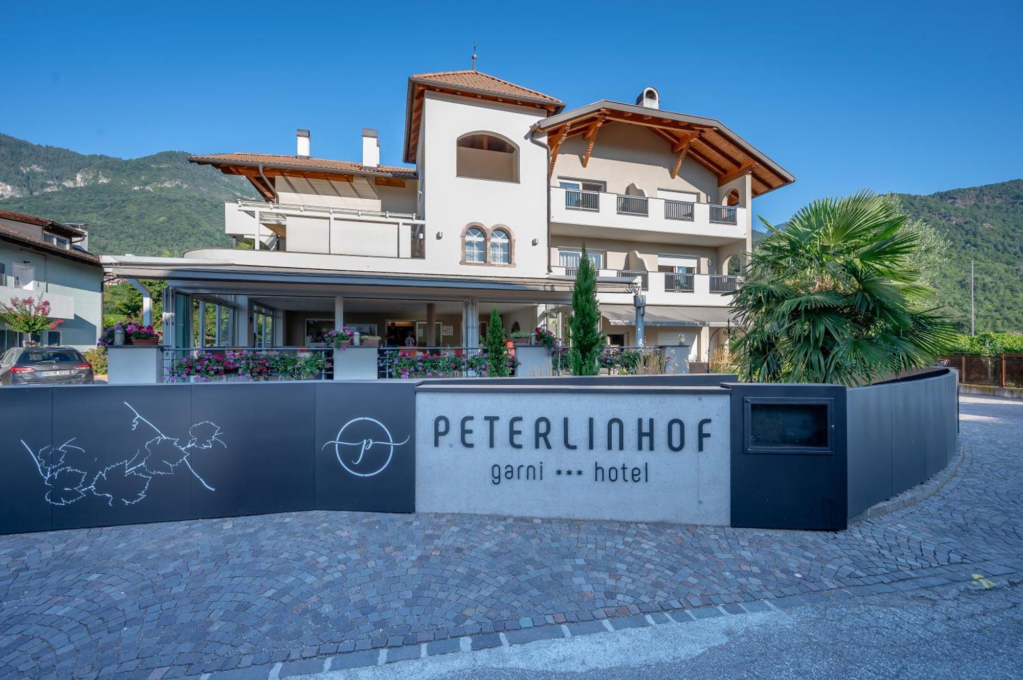 Garni Hotel Peterlinhof Caldaro Eksteriør billede