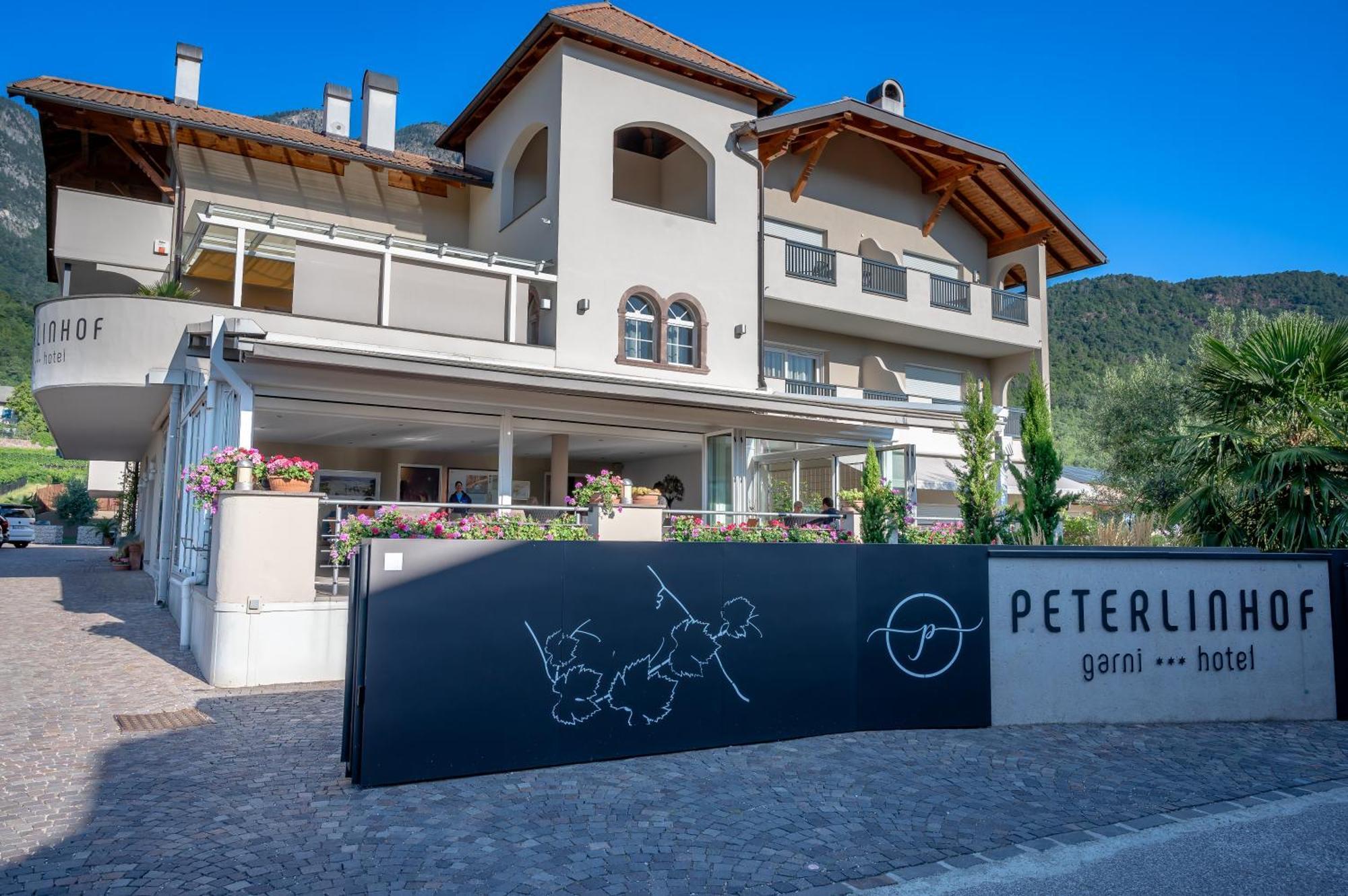 Garni Hotel Peterlinhof Caldaro Eksteriør billede