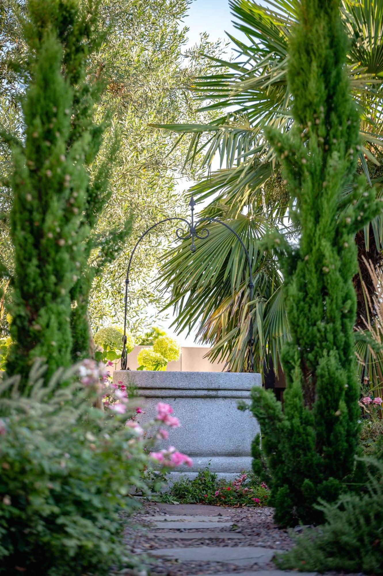 Garni Hotel Peterlinhof Caldaro Eksteriør billede