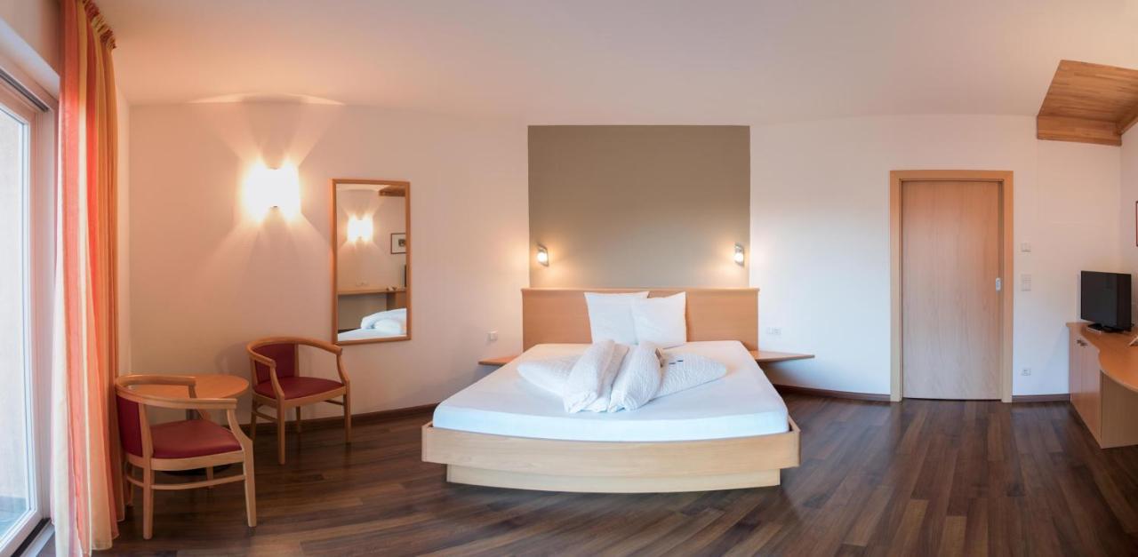 Garni Hotel Peterlinhof Caldaro Eksteriør billede