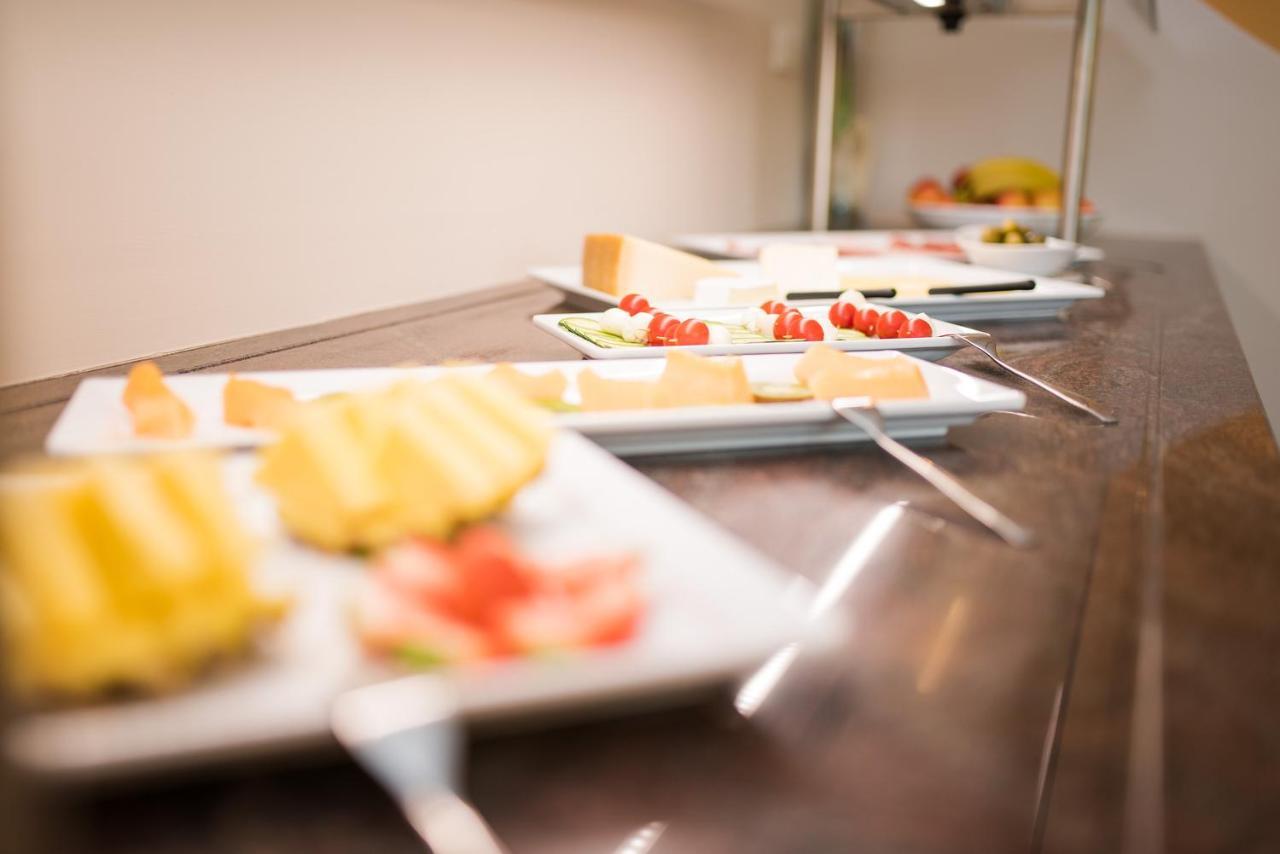 Garni Hotel Peterlinhof Caldaro Eksteriør billede